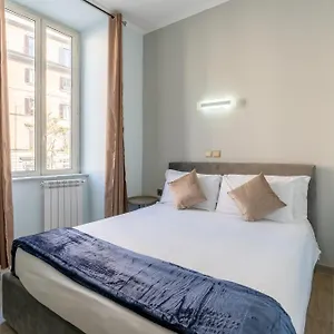 Leoni Di Giada - Close To Station 3*, Rome Italy